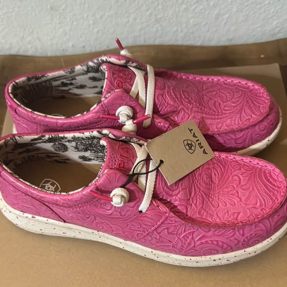 Never worn Ariat Pink Embossed Sneakers - Picture 6 of 6